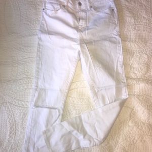 White ripped knees skinny jeans!